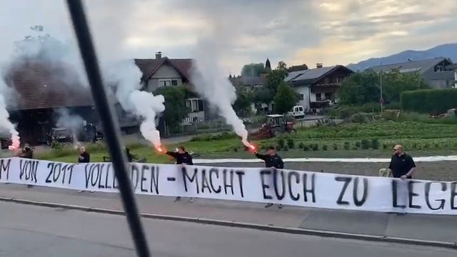 Bengalische Verabschiedung von der Nordtribüne an SC Austria Lustenau смотреть онлайн