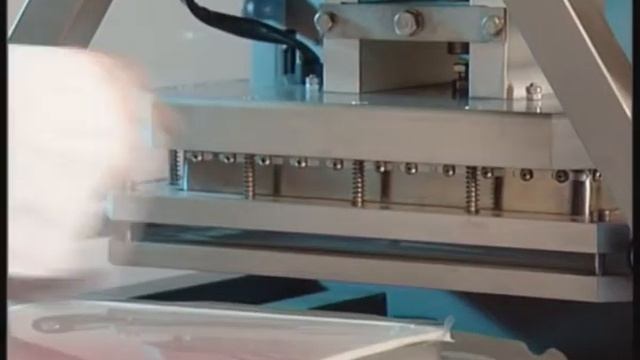 Упаковочная машина Athena для запайки контейнеров смотреть онлайн