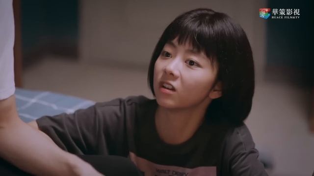 男主发现女主正陶醉地闻着自己的体香，激动得把她从床上拽了下来 🧁 Chinese Television Dramas 谭松韵 宋威龙 张新成 смотреть онлайн