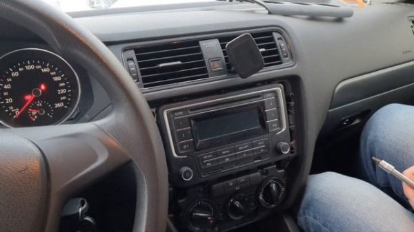 VW jetta 6 - как снять магнитолу