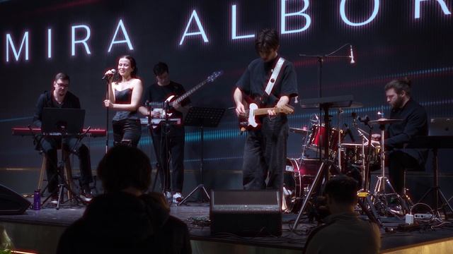 Mira Albor - Neon Signs (Live)