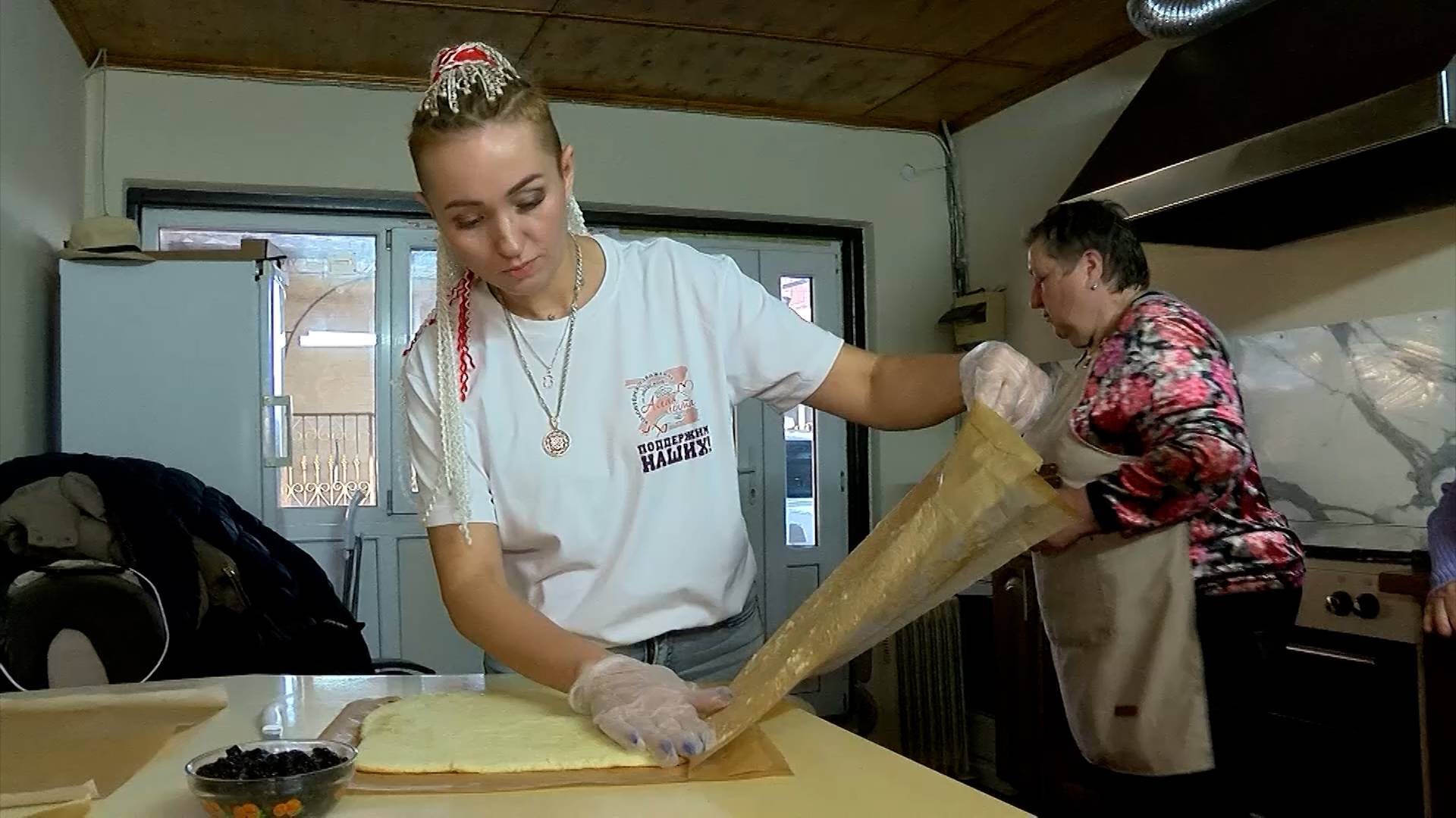 УЧАСТНИКИ ДВИЖЕНИЯ "АЛАЯ ЛЕНТА" ПОДДЕРЖИВАЮТ БОЙЦОВ СВО смотреть онлайн