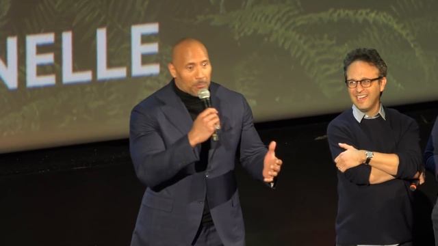 Jumanji - Paris premiere - Dwayne Johnson (The Rock), Kevin Hart (Le Grand Rex, 05/12/17) смотреть онлайн