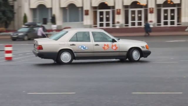 MERSEDES 300 d смотреть онлайн