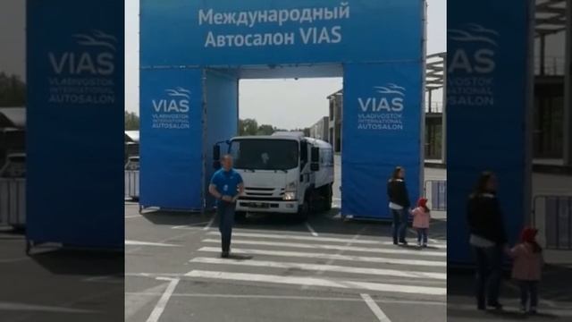 Машина SAMANGAN на базе шасси ISUZU для коммунальных нужд. смотреть онлайн