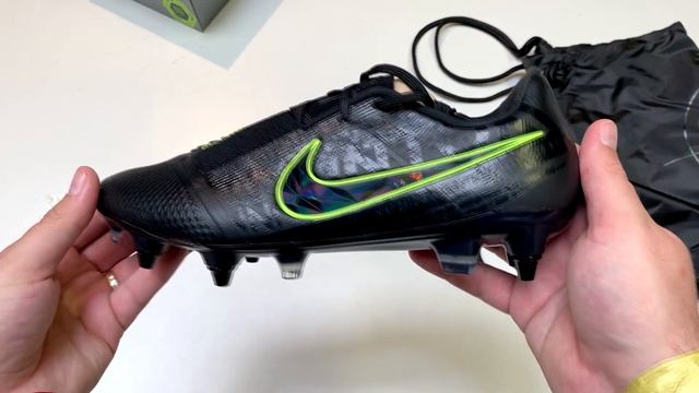 Nike Phantom Venom Elite SG-PRO Anti-Clog Under The Radar - Black/Volt смотреть онлайн
