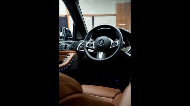 BMW X7 M50i G07 UAE '2019 смотреть онлайн