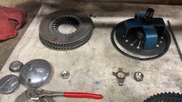 New Norvil clutch w/Barnett plates disassembled on 1974 Norton Commando. смотреть онлайн