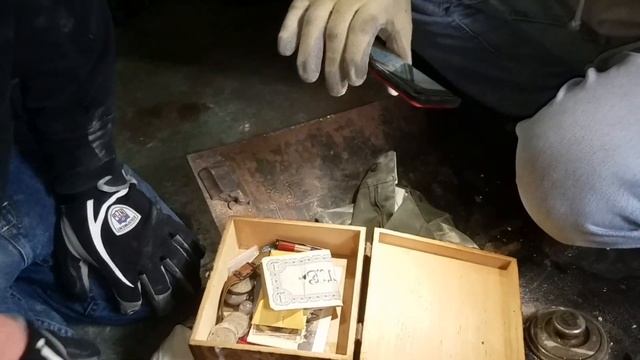 ANTIQUE SAFE FOUND IN ABANDONED STORAGE UNIT What the Hales Old Military & Money BONUS FOOTAGE смотреть онлайн