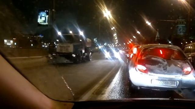 Уборка снега на Кремлёвской набережной смотреть онлайн