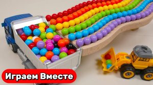 Играем в машинки ! Играем в шарики ! Запускаем шарики под горкам ! Видео для детей