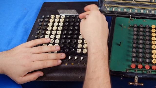 1920s Monroe Mechanical Calculator смотреть онлайн