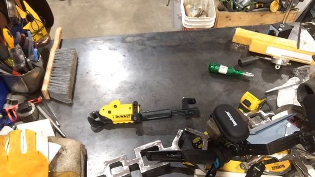 Dewalt Metal Cutting Shears - DEWALT смотреть онлайн