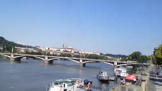 Прага. Прогулка по набережной