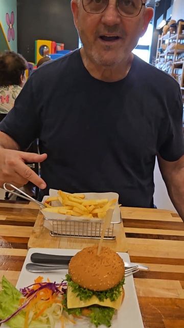 Australian Beef Burger In Thailand #shorts #australianbeefburger #thailand #asmr