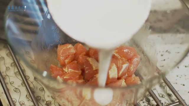 瞬间爆炸你的味蕾！老婆孩子天天点名要吃这道菜！ 4K смотреть онлайн