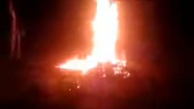 Як правильно розпалювати вогонь на шашлики 😀🔥💥 The best way to light a fire😃😃😃 смотреть онлайн