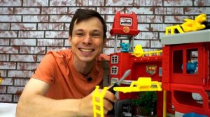 Той Мастер спасает базу автоботов от динозавра! Роботы Трансформеры в видео для мальчиков