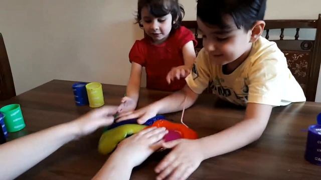 Лизуны из бочек дуем пузыри из лизунов очень много Unboxing slimy barrel wind blows bubbles смотреть онлайн