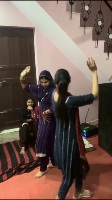 Young Village Girl's Family Dance смотреть онлайн