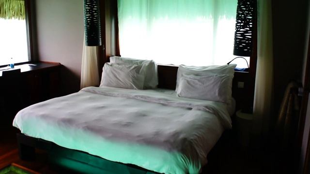 Overwater Bungalow At Le Meridien Resort, Bora Bora - French Polynesia смотреть онлайн