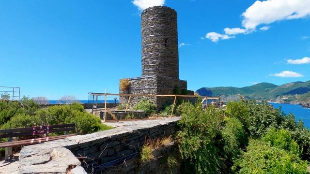 Vernazza, Italy Walking Tour 4K - The BEST of Cinque Terre! смотреть онлайн