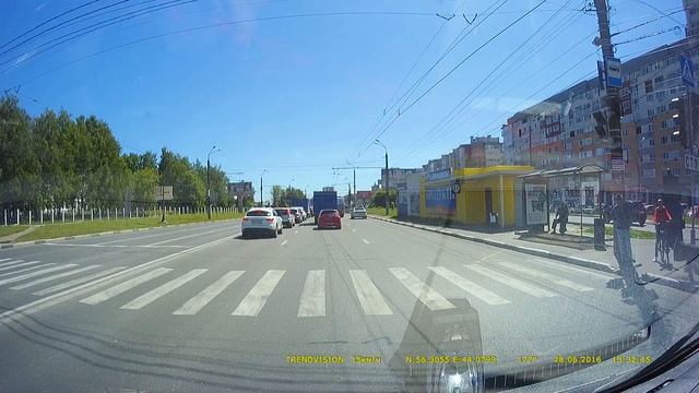 Красный свет светофора, не забор! смотреть онлайн