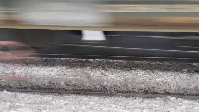 ВЛ10У-700 с грузовым поездом проследует о. п. 165 км смотреть онлайн