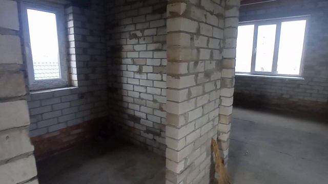 Двухэтажный новый кирпичный дом на юге, (140 м², три спальни) на участке 6 соток