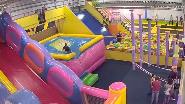 Одесском парке девочка повредила спину парке развлечений / 9-летняя девочка повредила спину смотреть онлайн