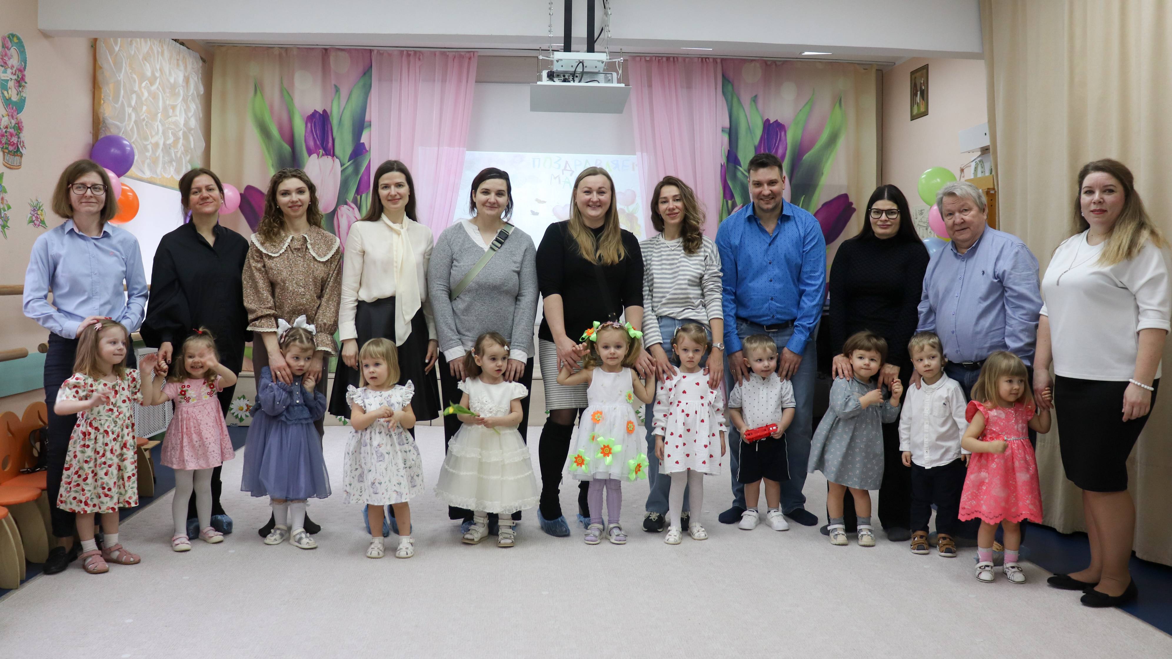 "Праздник, посвященный 8 марта" в детском саду-Школе "Морозко" смотреть онлайн