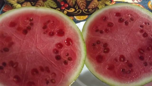 ПРОБУЕМ микрокросемянный мини АРБУЗ 🍉из ГиперМагнита/август 2021/We are trying a mini watermelon. смотреть онлайн