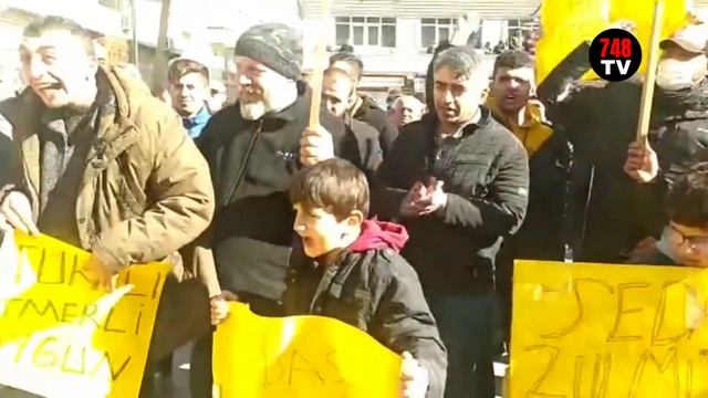 Mazıdağı Haber : Mazıdağı'nda Vatandaşlar Yüksek Elektrik Faturalarını Yakarak protesto etti. смотреть онлайн