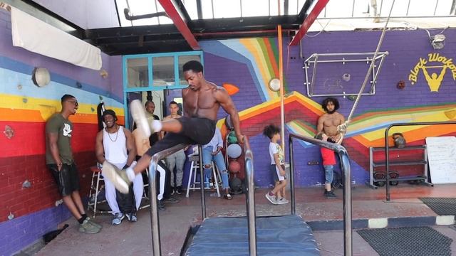 THE BIG REUNION - Block Workout Summer BBQ Brixton Vlog смотреть онлайн