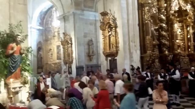 Festividad de San Salvador en Oviedo (Asturias) смотреть онлайн