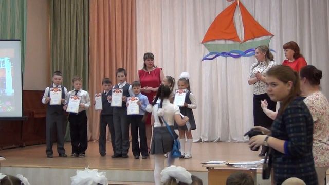 Итоговая линейка учебного 2015 - 2016 гг для вторых классов МБОУ 