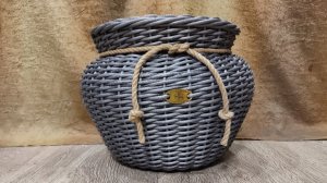 кувшин из ротанга необычной формы