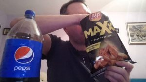 АСМР ИТИНГ. КУШАЮ ЧИПСЫ LAY'S СО ВКУСОМ КРЫЛЫШКИ БАРБЕКЮ И ЗАПИВАЮ ПЕПСИ-КОЛОЙ. ASMR