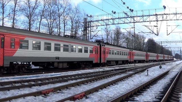 Тепловоз ТЭМ18В-006 с электропоездом ЭТ2М-086 смотреть онлайн