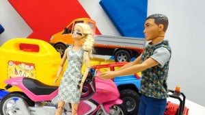 Барби – автослесарь? Ох уж эти куклы! Весёлые видео для девочек про куклу Барби