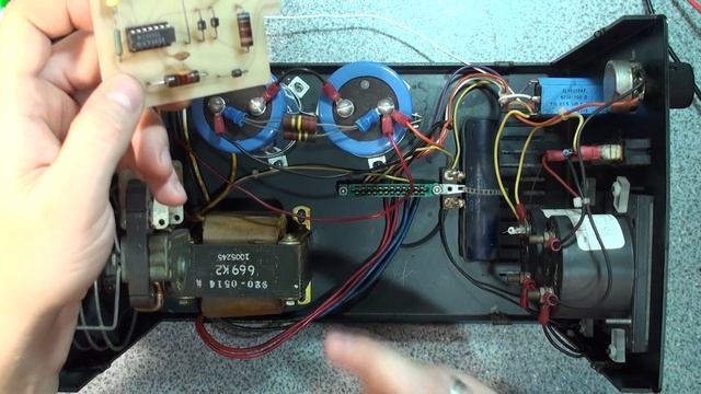 Лабораторный блок питания Bio-Rad США на 500 V и 200 mA для ламповой техники. Начало ремонта. смотреть онлайн