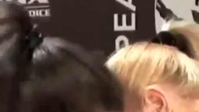 This Arm Wrestling Girl Just Took It To Another Level смотреть онлайн