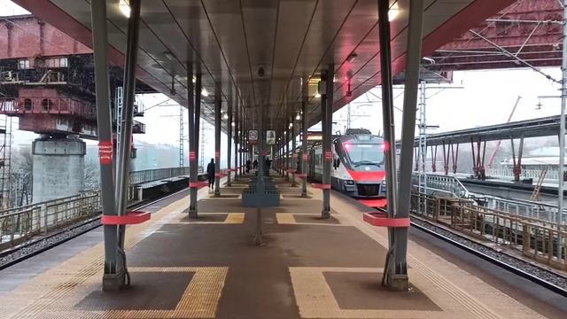 Снегопад в Москве прибытие Эп2д на платформу Окружная вид на СВХ смотреть онлайн