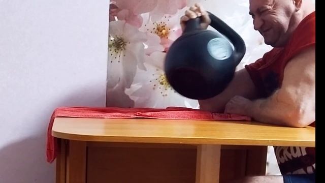 УПРАЖНЕНИЯ ДЛЯ АРМРЕСТЛИНГА 24 кг. Первое, пробное исполнение ))) смотреть онлайн