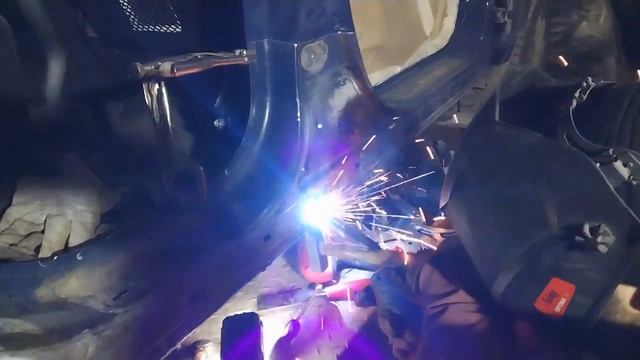 Kia Sportage 3 боковой удар, замятие порога, покраска дверей. смотреть онлайн