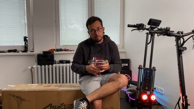 Povinné ručení na elektro koloběžky 👮♀️. Zbytečné obavy majitelů mašin 😲 смотреть онлайн