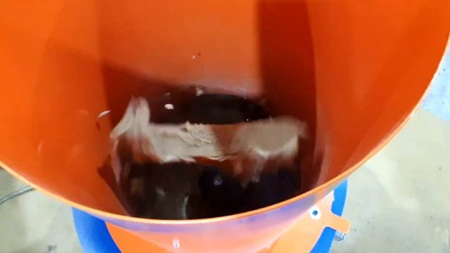 Дробление плиточной базальтовой ваты на измельчителе МИ-400 | Crushing of tile basalt wool. смотреть онлайн