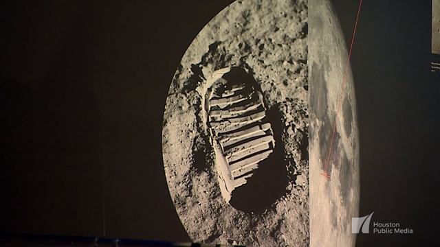 Apollo 11 Command Module, Other Rare NASA Artifacts Arrive In Houston смотреть онлайн