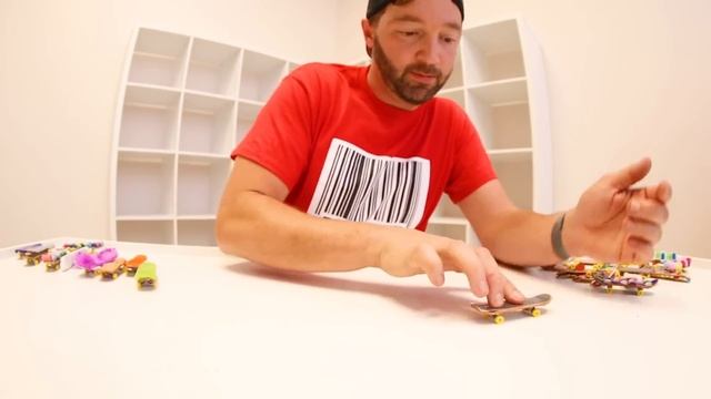 YOU MUST KICKFLIP EVERY FINGERBOARD (Weird Griptape) смотреть онлайн