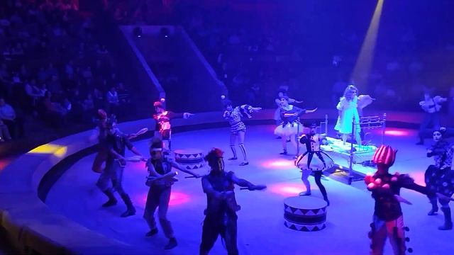 ВСТУПЛЕНИЕ С ЖОНГЛЕРАМИ, АКРОБАТАМИ, ШОУ "ДЕВОЧКА И СЛОН", ВОРОНЕЖСКИЙ ЦИРК смотреть онлайн